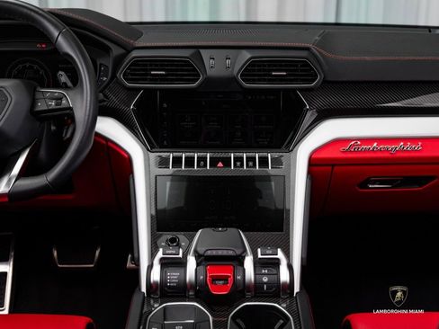 Used 2021 Lamborghini Urus image 32