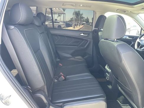 Used 2023 Volkswagen Tiguan SE w/ Panoramic Sunroof Package FWD image 27