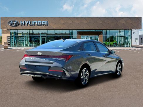 New 2026 Hyundai Elantra Limited image 5