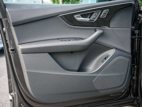 Used 2025 Audi Q7 Premium w/ Convenience Package image 19