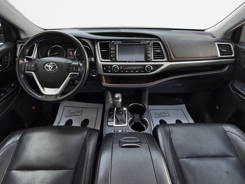 Used 2018 Toyota Highlander Limited Platinum AWD/4WD image 16