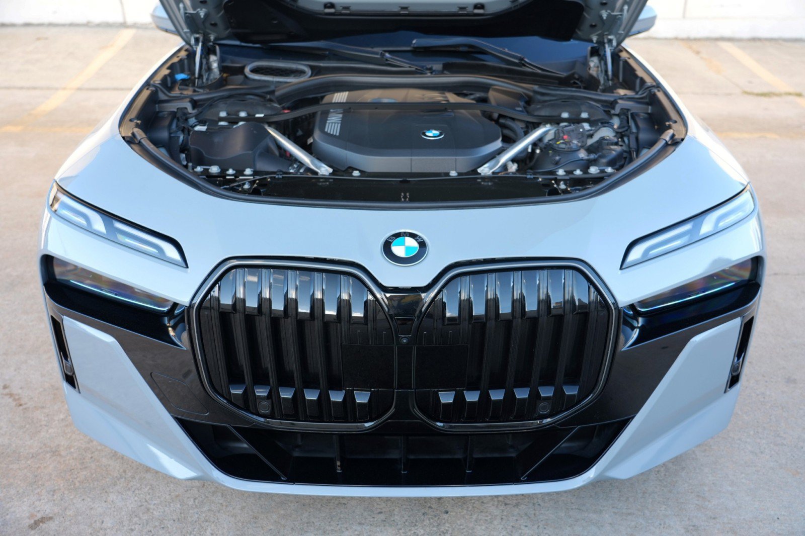 Used 2025 BMW 740i RWD image 8