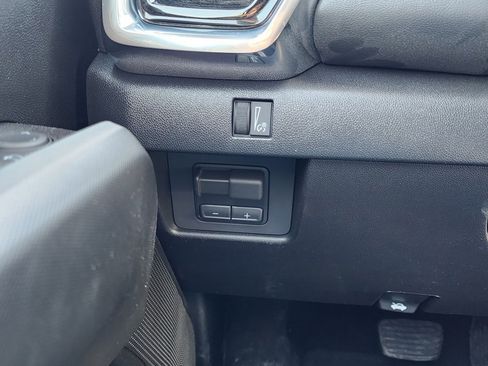 New 2026 GMC Canyon Elevation w/ Convenience Package image 17