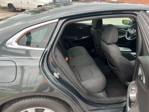 Used 2017 Chevrolet Malibu LT FWD image 5