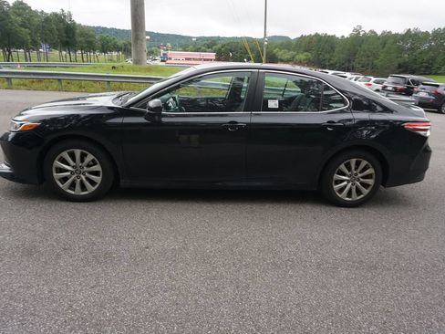 Used 2018 Toyota Camry LE FWD image 15