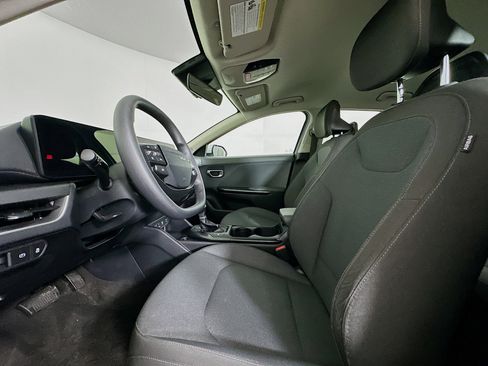 Used 2025 Kia K4 LXS image 13