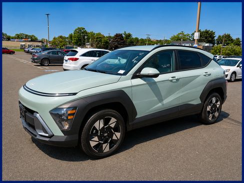 Used 2024 Hyundai Kona SEL AWD/4WD image 1