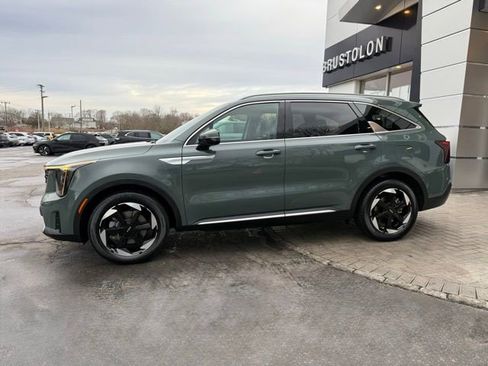 Used 2025 Kia Sorento EX image 7