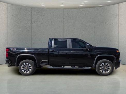 Used 2023 Chevrolet Silverado 2500 Custom w/ Custom Convenience Package AWD/4WD image 2