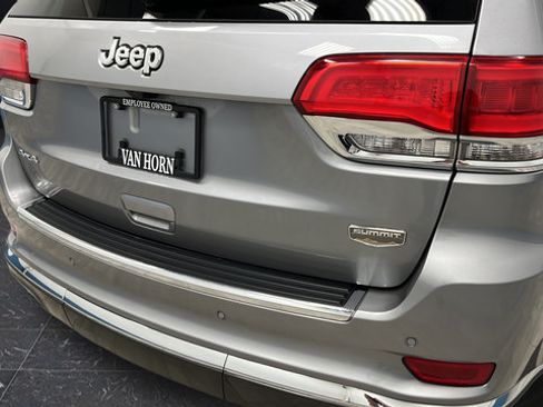 Used 2020 Jeep Grand Cherokee Summit w/ Skid Plate Group AWD/4WD image 41