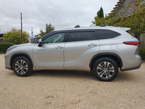Used 2020 Toyota Highlander XLE image 11