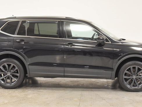 Used 2022 Volkswagen Tiguan SE image 3