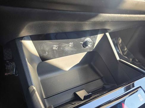 New 2025 Audi Q6 e-tron Premium image 31