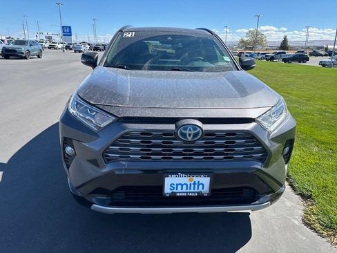 Used 2021 Toyota RAV4 XSE w/ Carpet Mat Package (TMS) AWD/4WD image 9