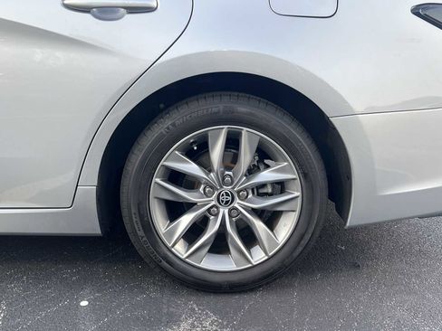 Used 2022 Toyota Avalon XLE image 29