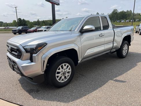 Used 2026 Toyota Tacoma SR5 RWD image 3