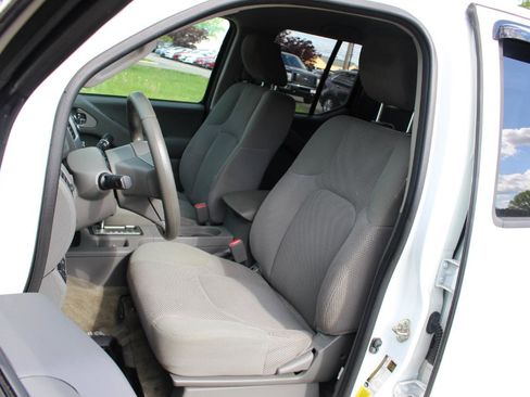 Used 2016 Nissan Frontier SV AWD/4WD image 15