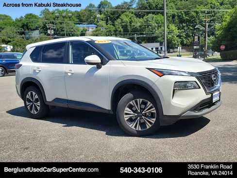 Used 2023 Nissan Rogue SV image 2
