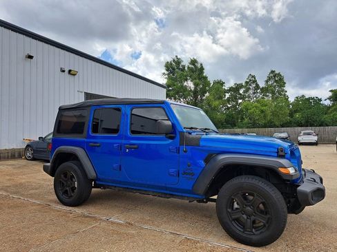 Used 2021 Jeep Wrangler Unlimited Sport AWD/4WD image 3