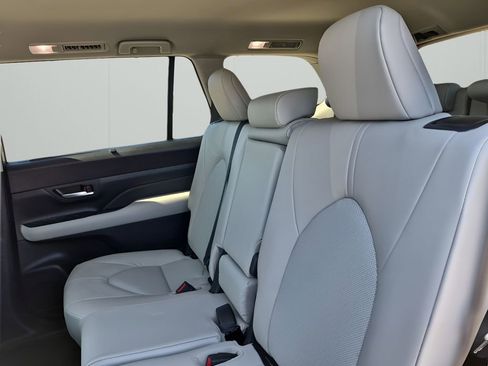 Used 2024 Toyota Grand Highlander XLE image 19