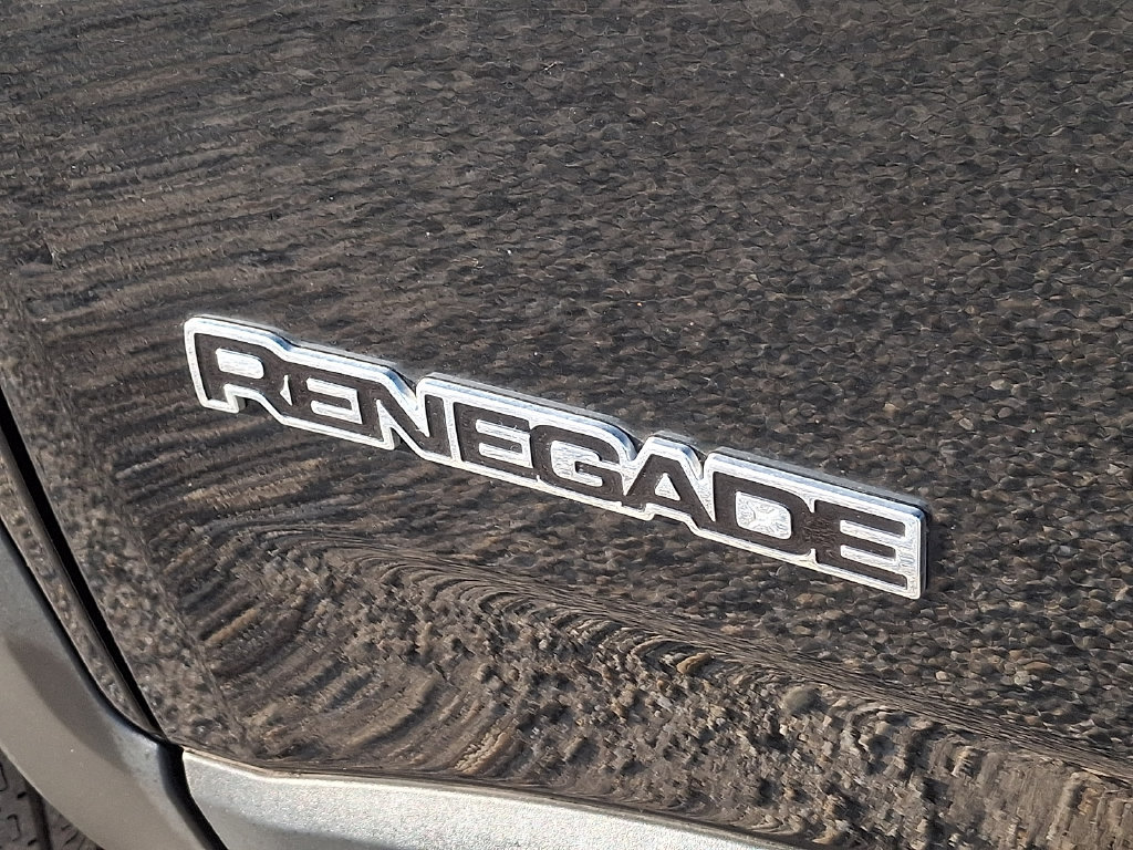 Used 2022 Jeep Renegade Latitude AWD/4WD image 34