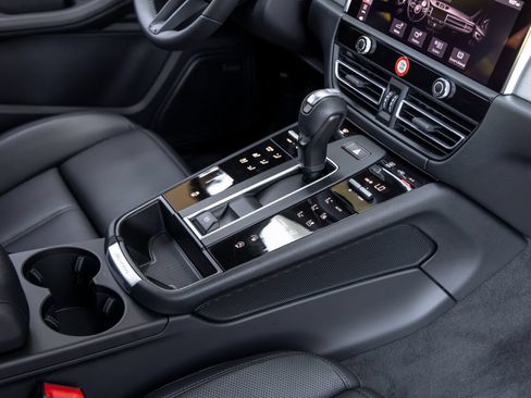 Certified 2026 Porsche Macan AWD/4WD image 56