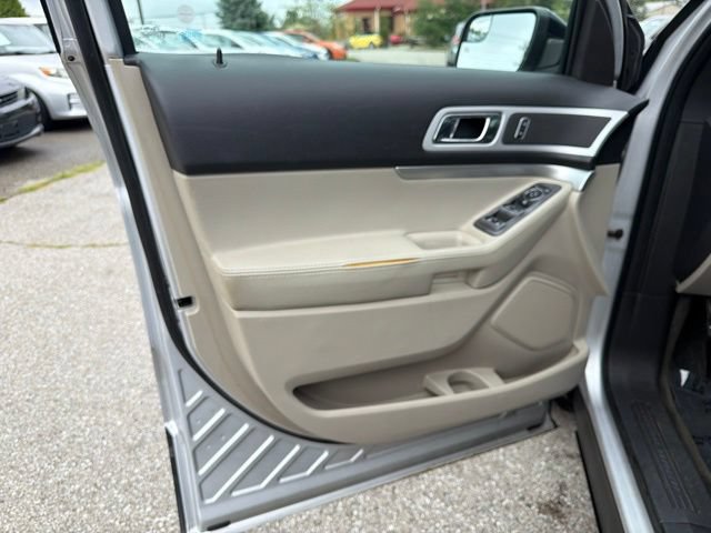 Used 2015 Ford Explorer XLT w/ Equipment Group 201A AWD/4WD image 16