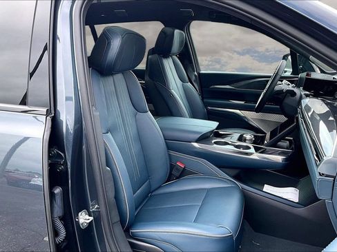 Certified 2026 Cadillac Escalade IQ Sport 2 w/ LPO, Floor Liner Package AWD/4WD image 30