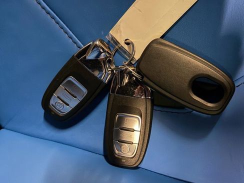 Used 2020 Lamborghini Huracan EVO image 25