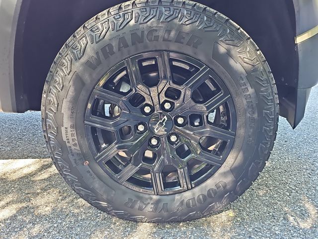 Used 2023 Chevrolet Colorado Trail Boss AWD/4WD image 25