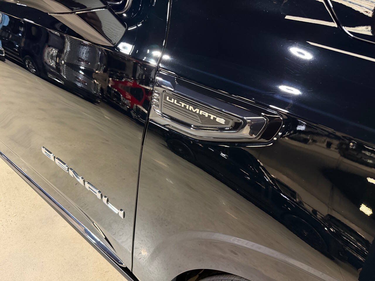 Used 2026 GMC Yukon Denali Ultimate w/ LPO, Floor Liner Package AWD/4WD image 39