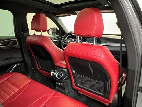 Used 2022 Alfa Romeo Stelvio Veloce image 22