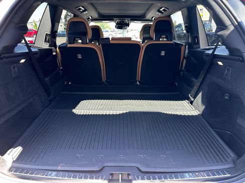 Used 2018 Volvo XC90 T6 Momentum w/ Convenience Package image 5