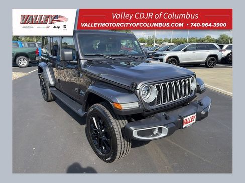 Used 2025 Jeep Wrangler Unlimited Sahara AWD/4WD image 1