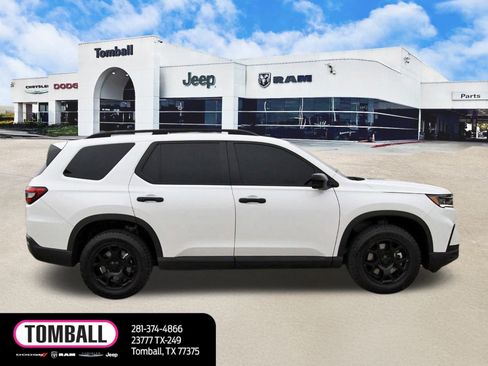 Used 2025 Honda Pilot TrailSport image 8