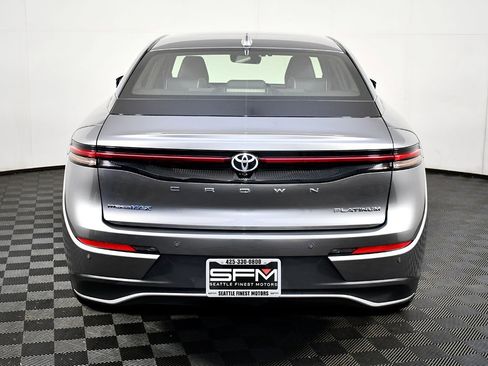 Used 2023 Toyota Crown Platinum image 9