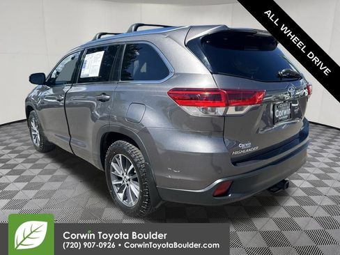 Used 2017 Toyota Highlander XLE w/ Carpet Mat Package AWD/4WD image 5