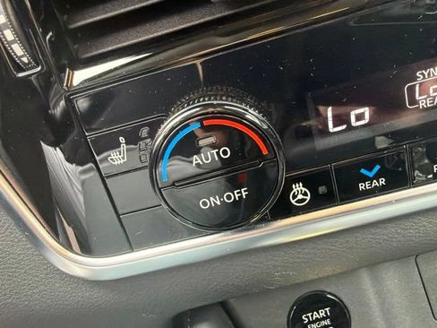 Used 2024 Nissan Rogue Platinum w/ Platinum Premium Package AWD/4WD image 13