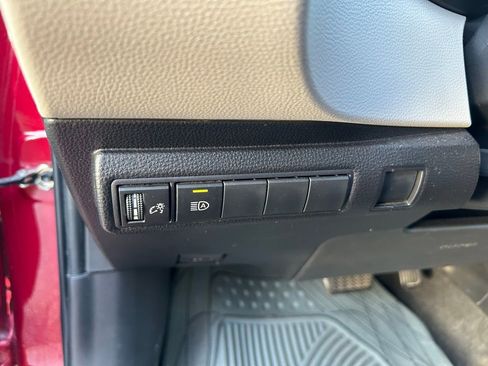 Used 2022 Toyota Corolla LE image 17