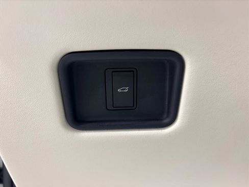 Used 2023 Land Rover Range Rover SE image 22