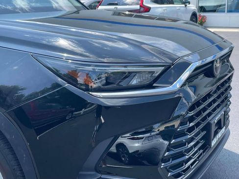 Used 2024 Toyota Grand Highlander AWD image 8