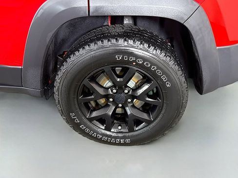 Used 2017 Jeep Cherokee Trailhawk w/ Comfort/Convenience Group image 34