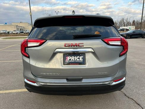 Used 2024 GMC Terrain SLT image 4