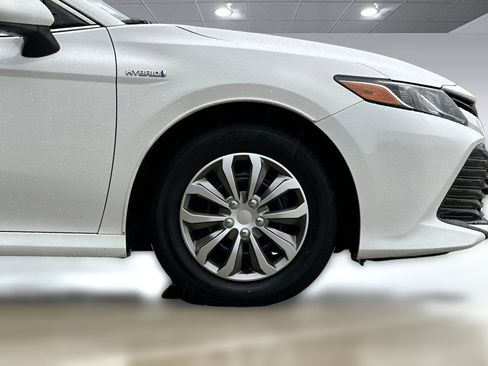 Used 2019 Toyota Camry LE image 11
