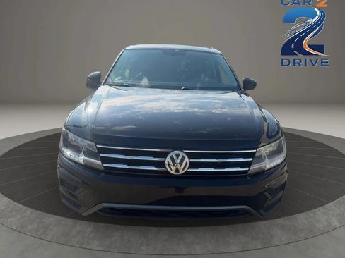 Used 2019 Volkswagen Tiguan SE w/ Panoramic Sunroof Package AWD/4WD image 3