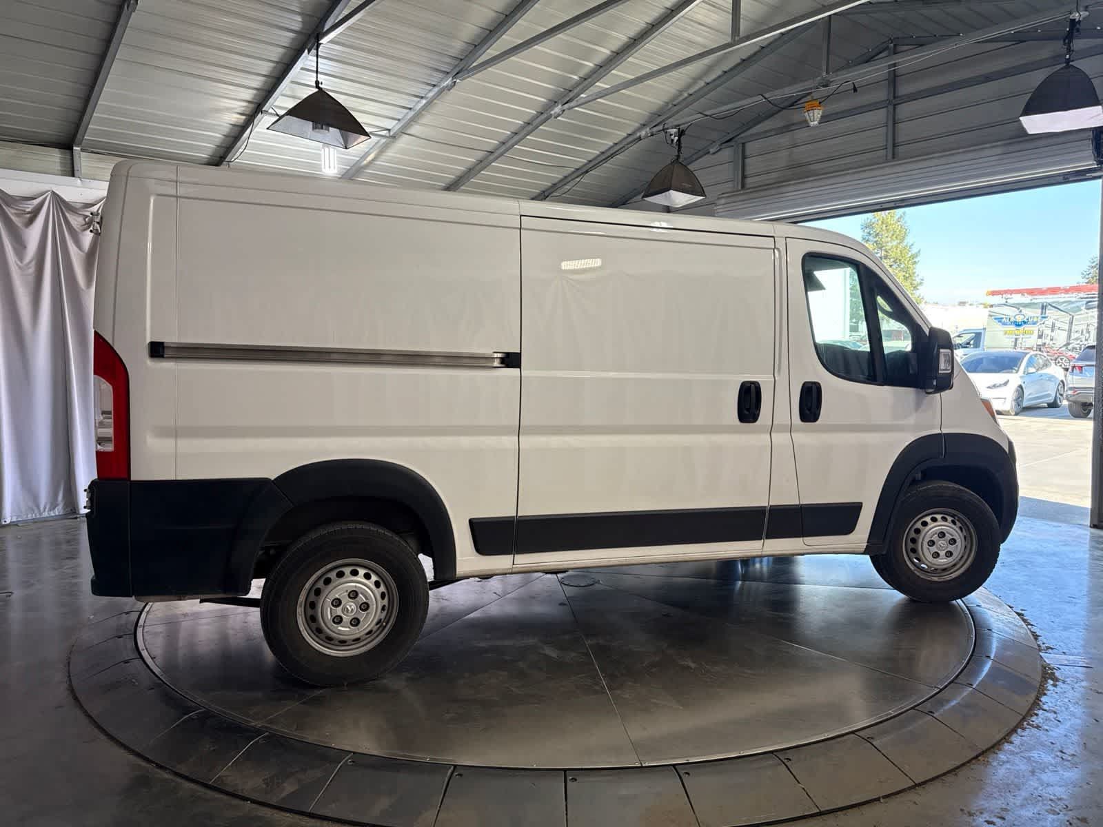 Used 2025 RAM ProMaster 2500 w/ Convenience Group FWD image 4