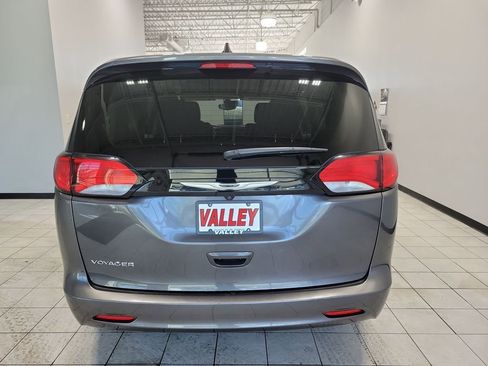 Used 2023 Chrysler Voyager LX image 11