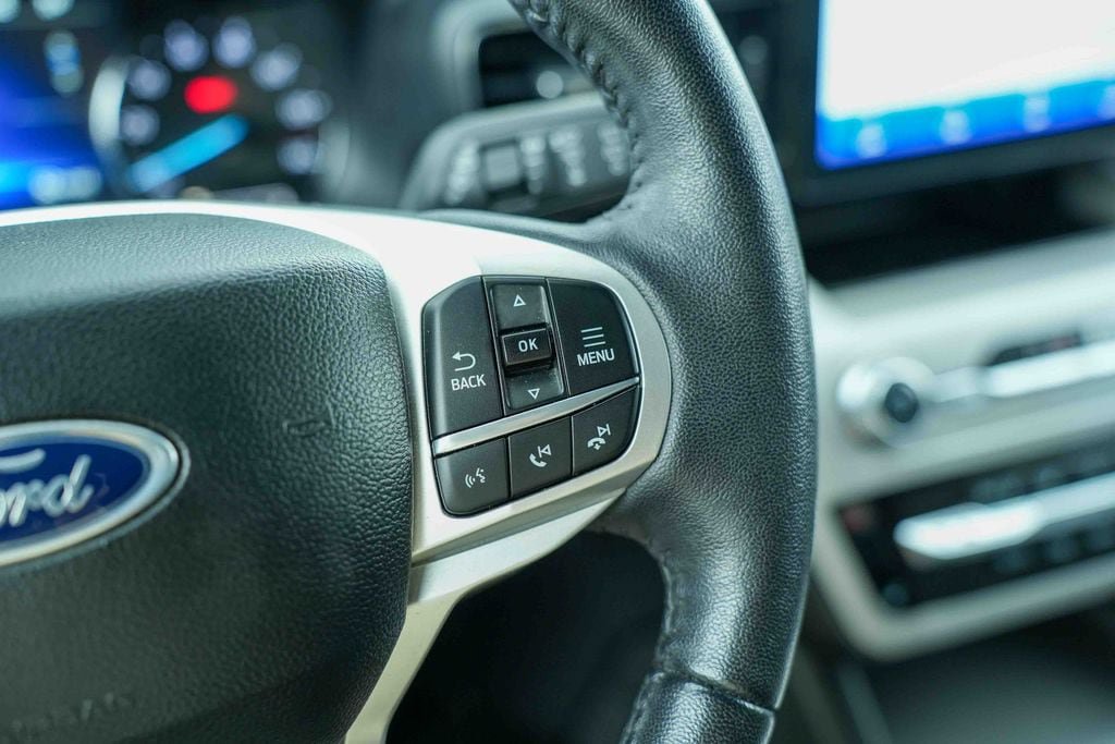 Used 2023 Ford Explorer XLT w/ Equipment Group 202A AWD/4WD image 32