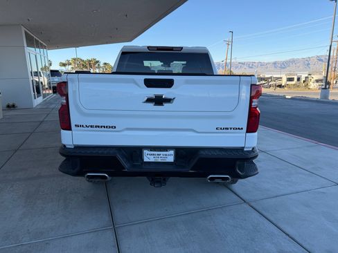 Used 2025 Chevrolet Silverado 1500 Custom Trail Boss w/ LPO, Dark Essentials Package image 4