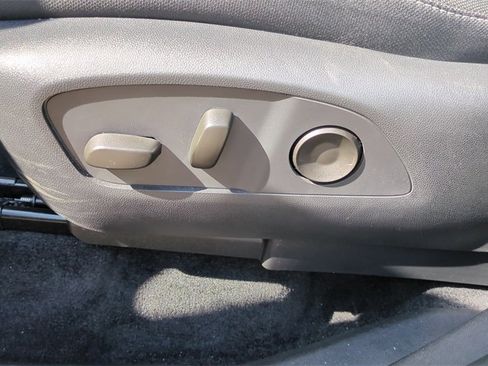 Used 2025 Chevrolet Traverse LT image 9